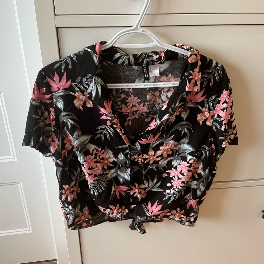 H&M Black and Pink Crop Button Down Shirt
